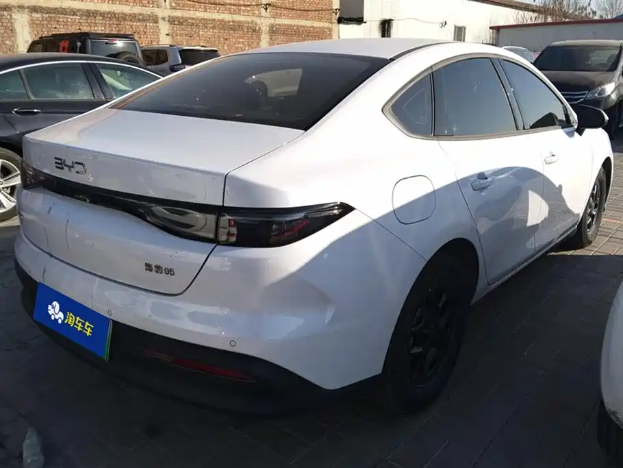 BYD Seal 05 DM-i 2025 — фото 3