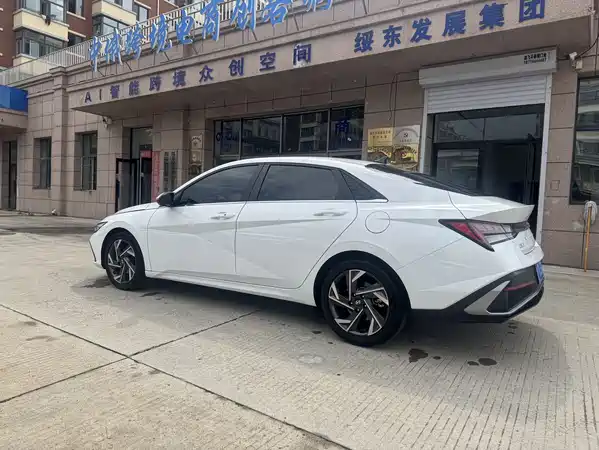 Hyundai Elantra 2023