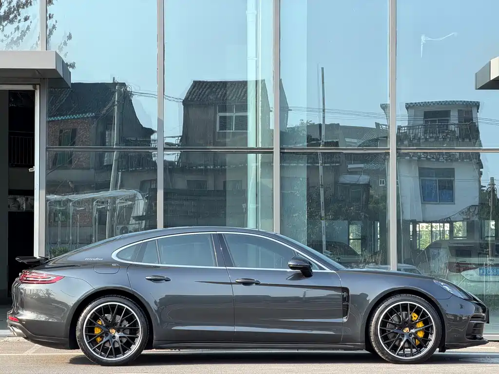Porsche Panamera 2018 — фото 3