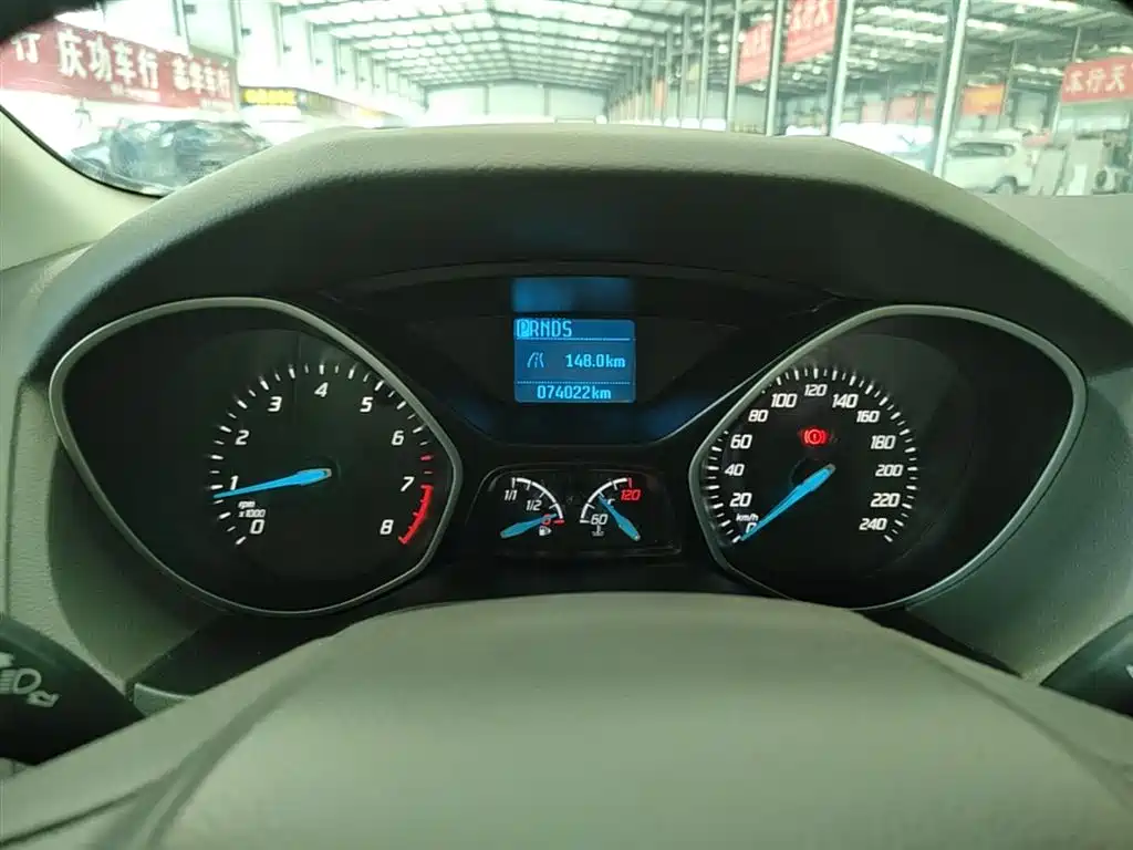 Ford Focus 2015 — фото 11