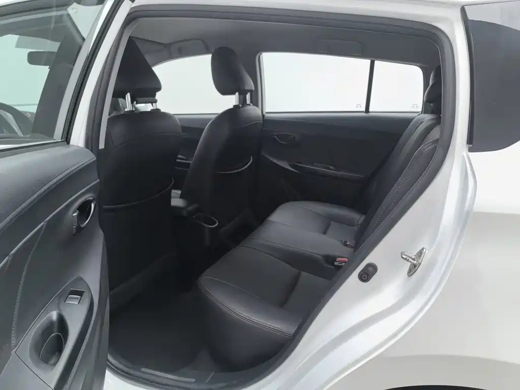 Toyota Yaris L 2019 — фото 15