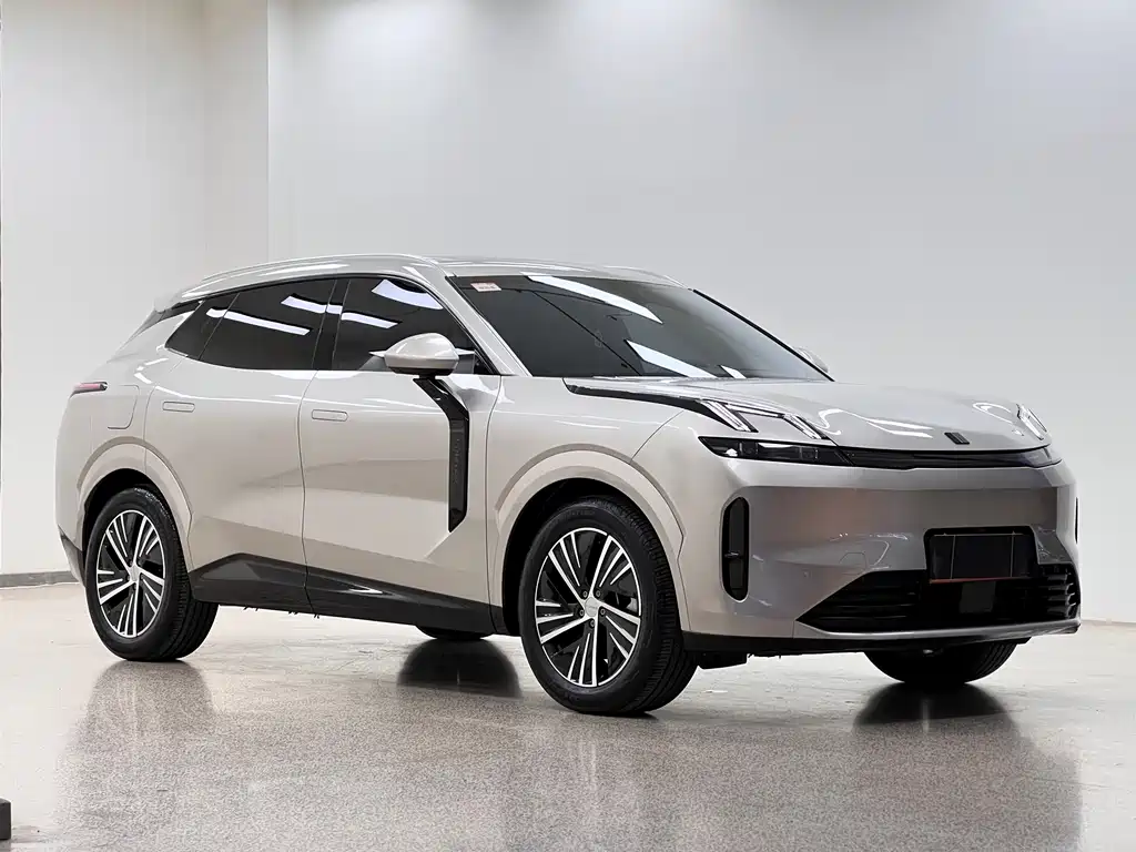 Lynk & Co 08 EM-P 2024 — фото 3