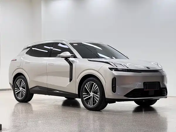 Lynk & Co 08 EM-P 2024