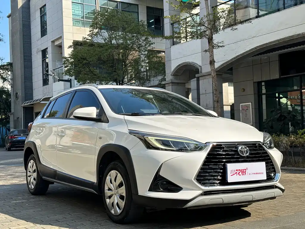 Toyota Yaris L 2022 — фото 3