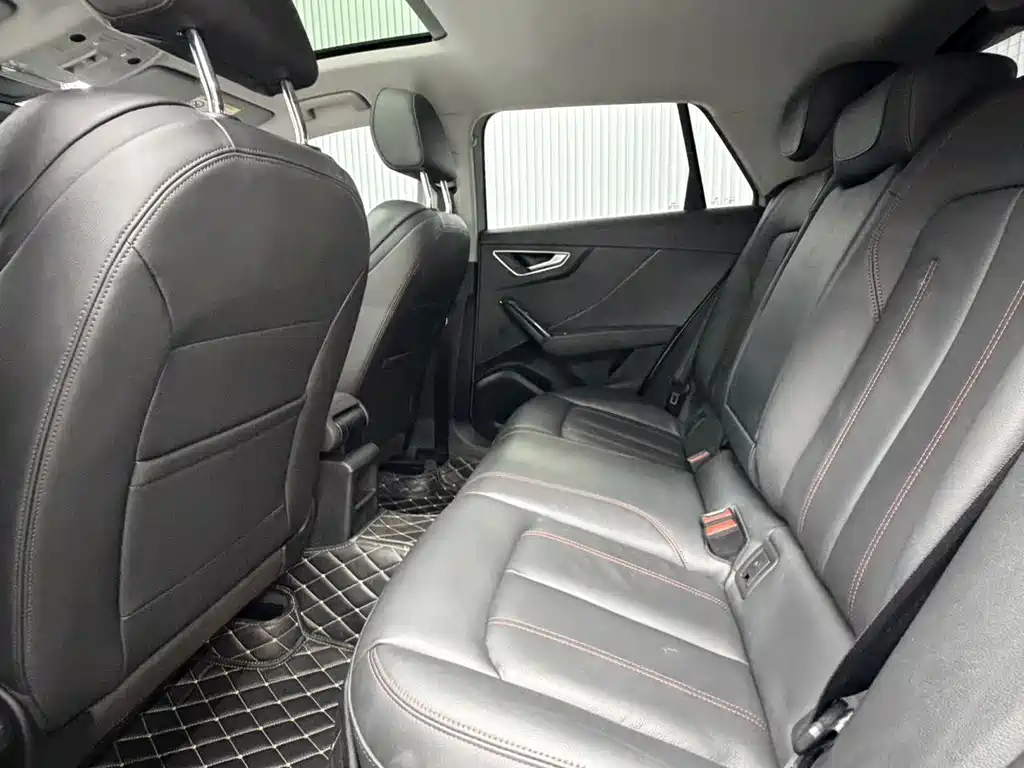 Audi Q2L 2023 — фото 11