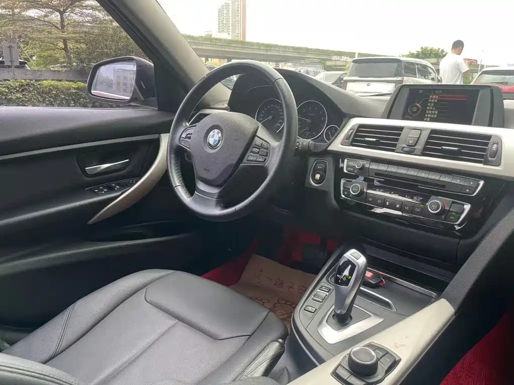 BMW 3 Series 2017 — фото 12