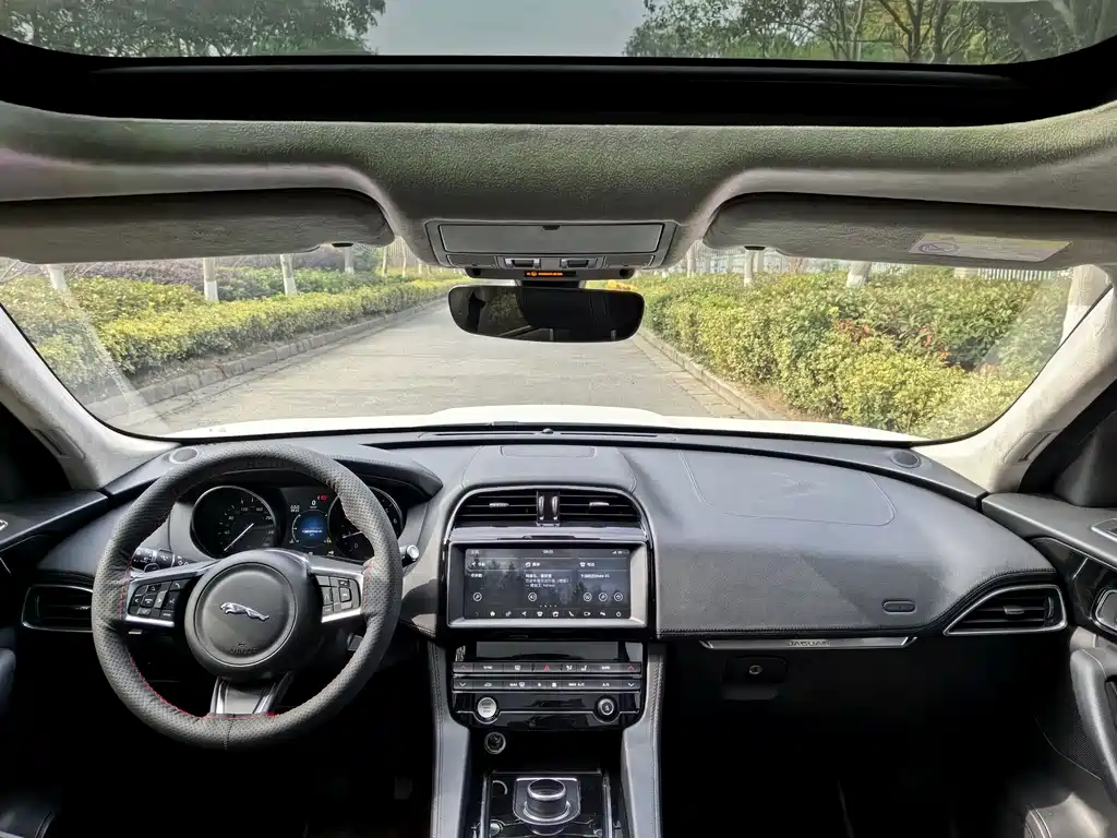 Jaguar F-PACE 2021 — фото 10