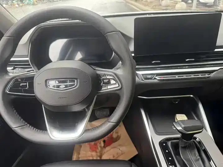 Geely Emgrand 2021