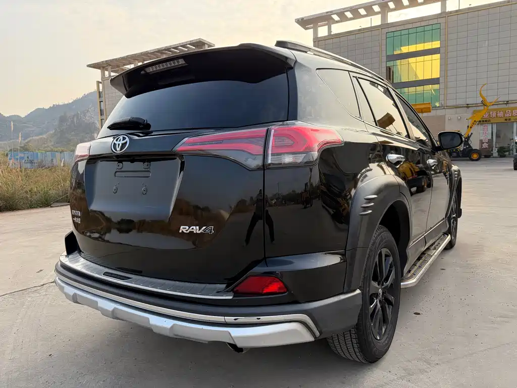 Toyota RAV4 2019 — фото 2