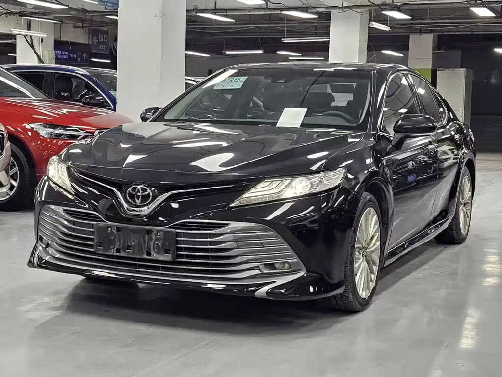 Toyota Camry 2019 — фото 1