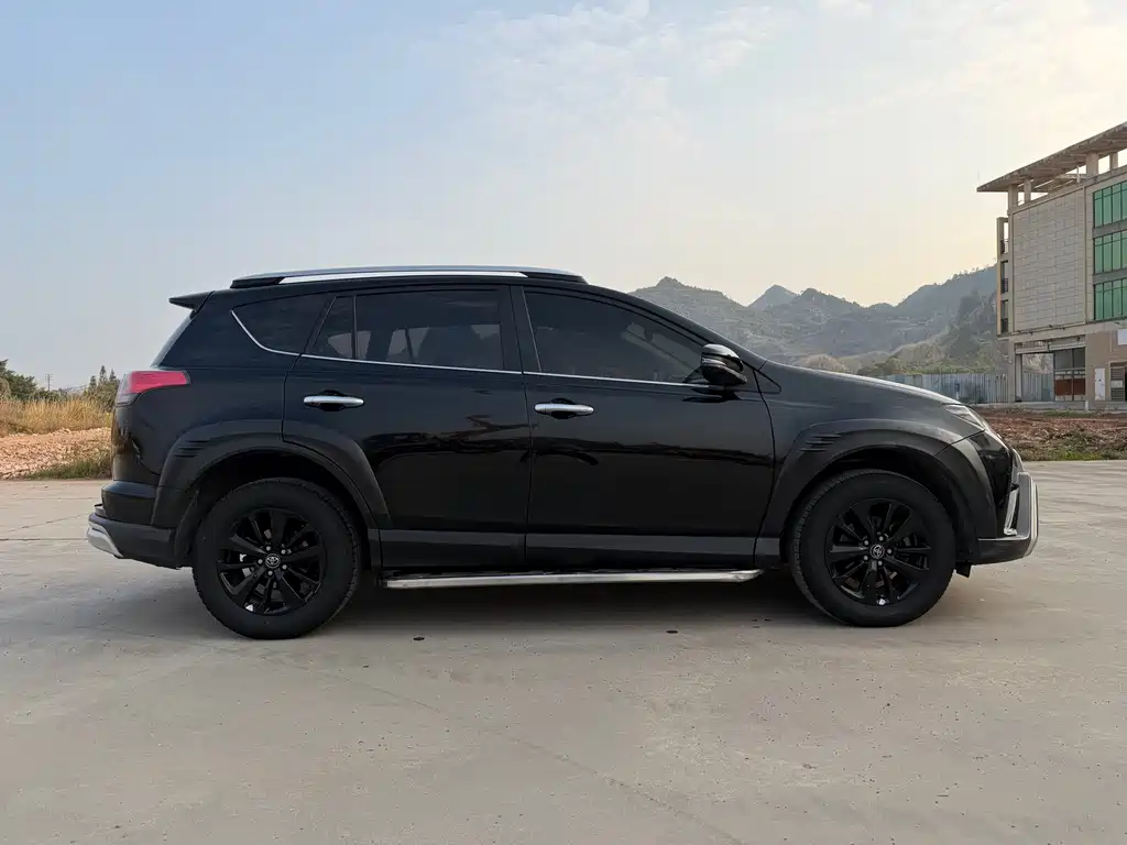 Toyota RAV4 2019 — фото 5