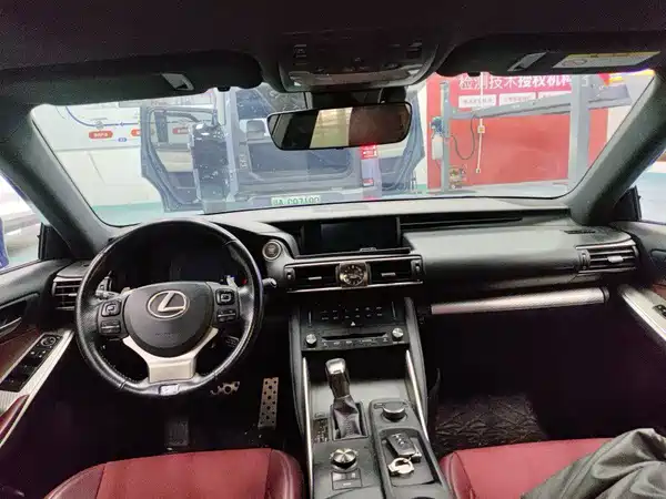 Lexus IS 2018