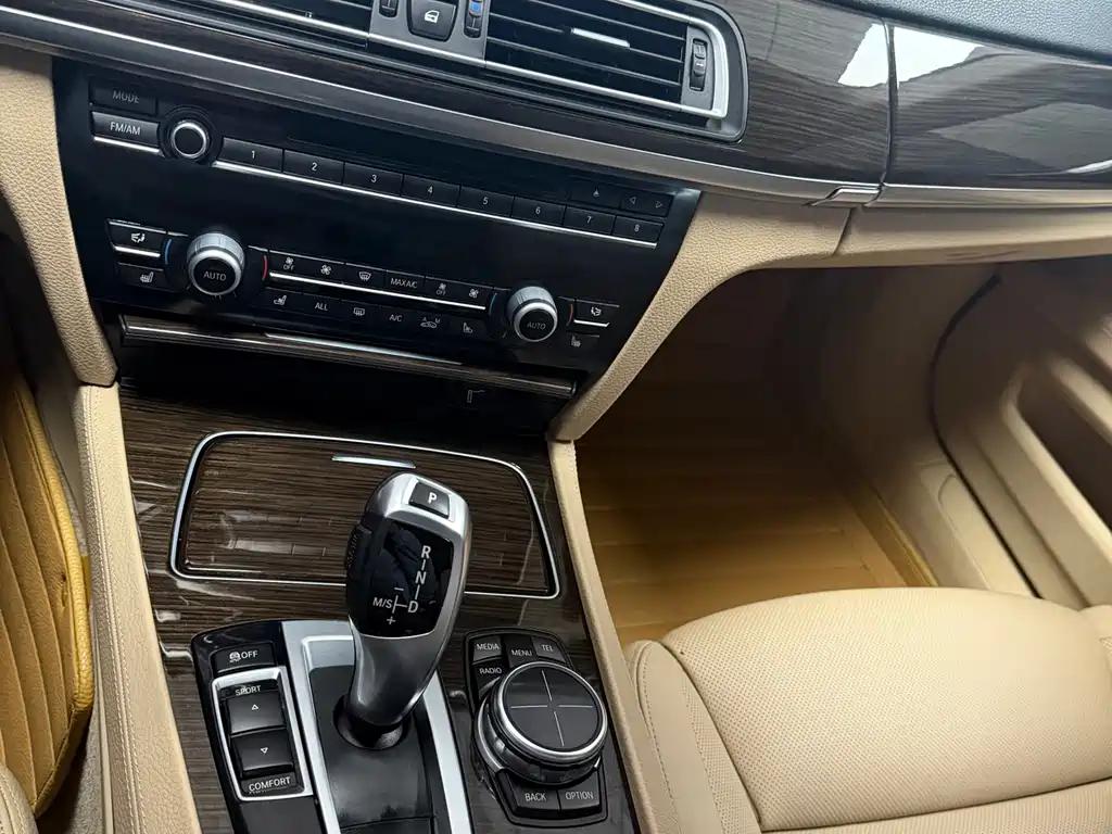 BMW 7 Series 2013 — фото 5