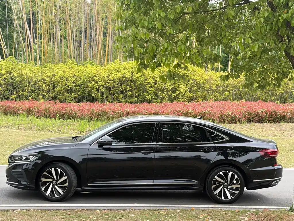 Volkswagen Passat 2025 — фото 4