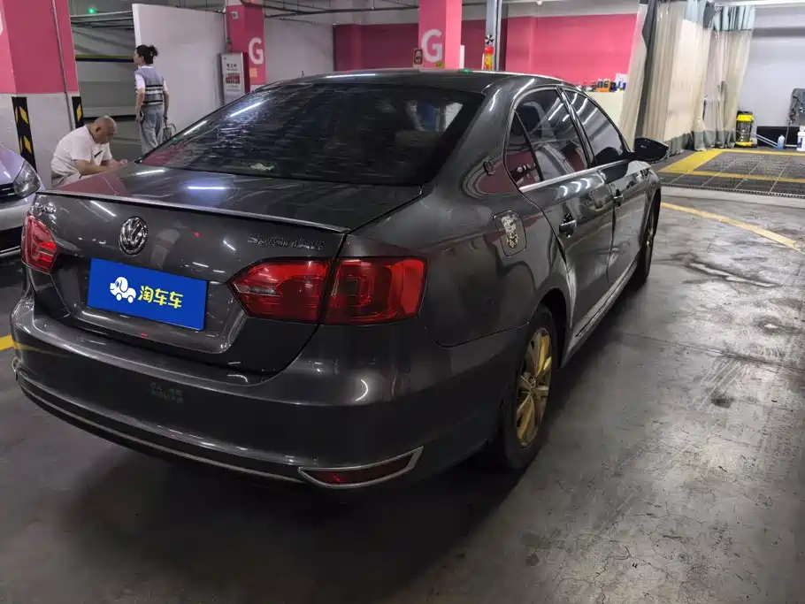 Volkswagen Sagitar 2012