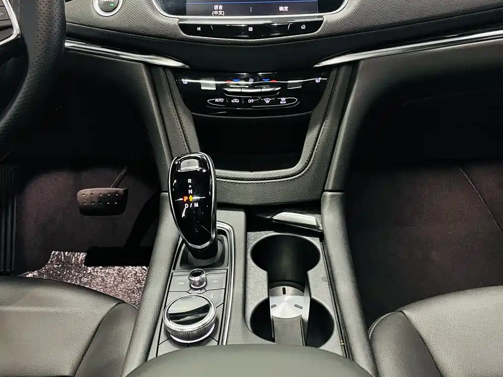 Cadillac XT5 2021 — фото 13