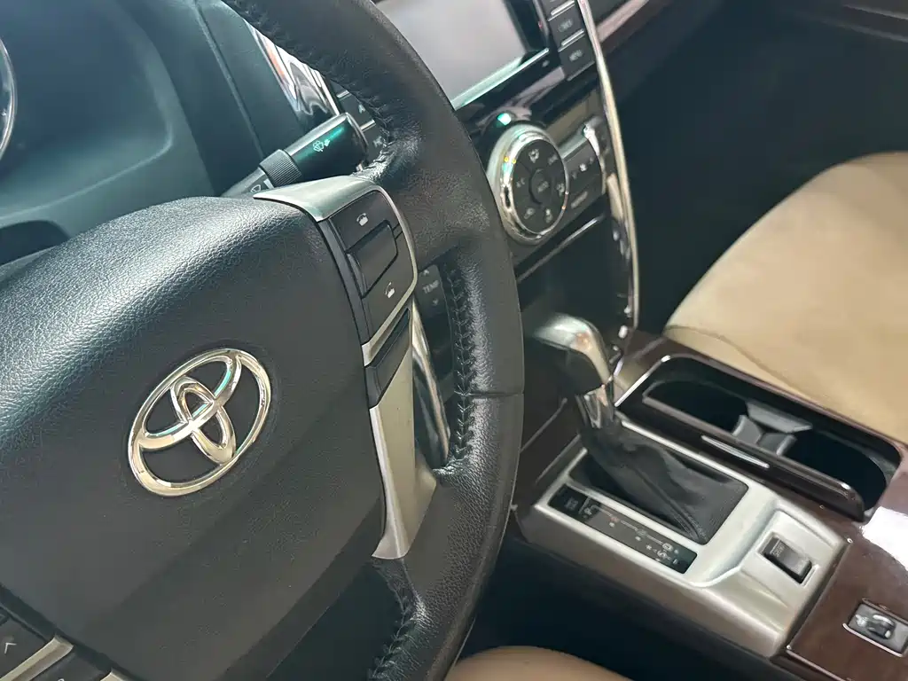 Toyota Reiz 2015 — фото 7