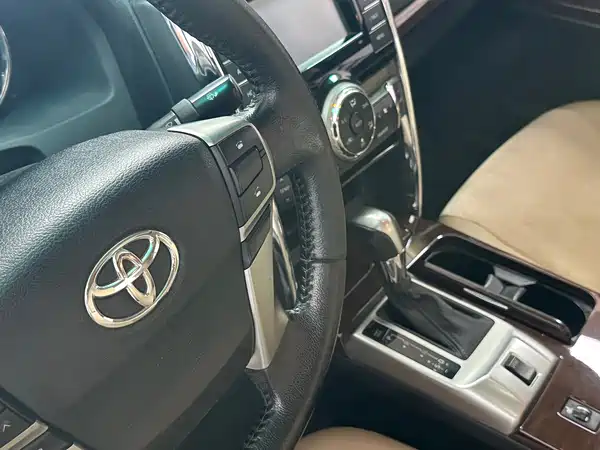 Toyota Reiz 2015