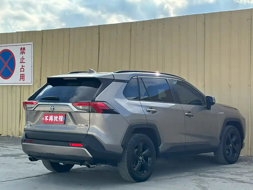 Toyota RAV4 2020 — фото 7