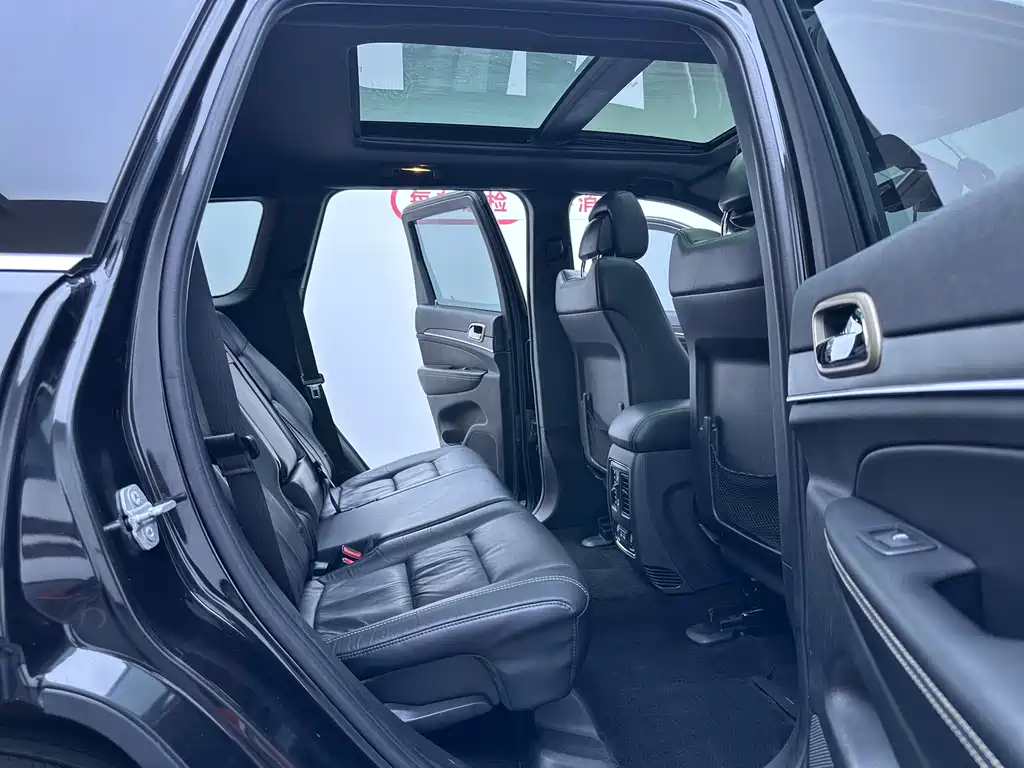 Jeep Grand Cherokee 2015 — фото 20