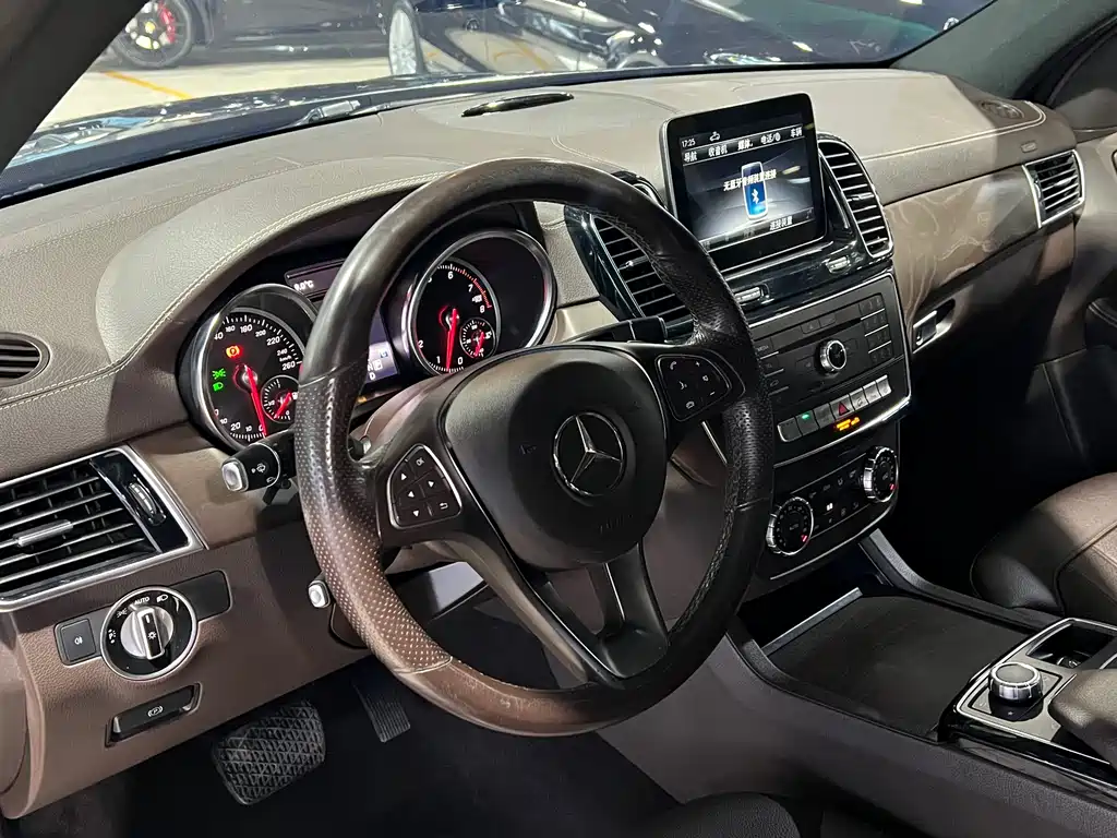 Mercedes-Benz GLE 2017 — фото 14