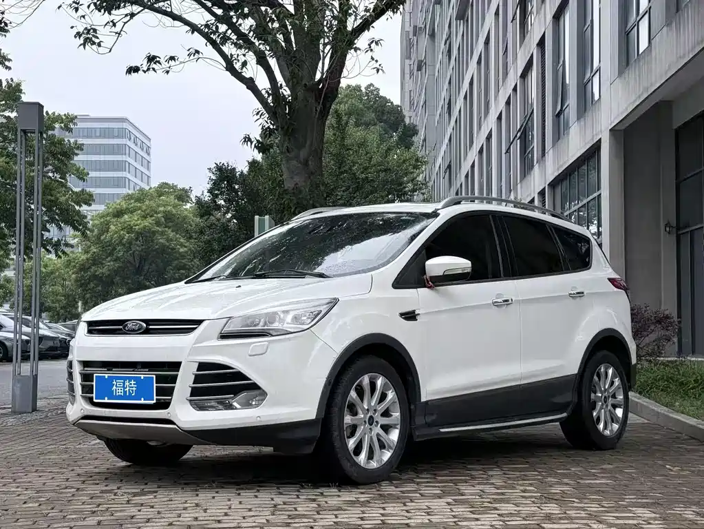 Ford Kuga 2015 — фото 1
