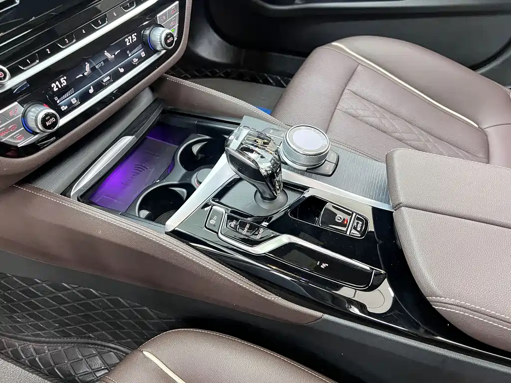 BMW 5 Series 2023 — фото 15