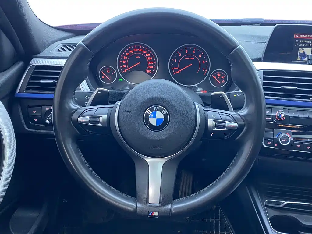 BMW 3 Series 2018 — фото 8