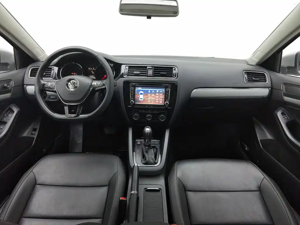 Volkswagen Sagitar 2016