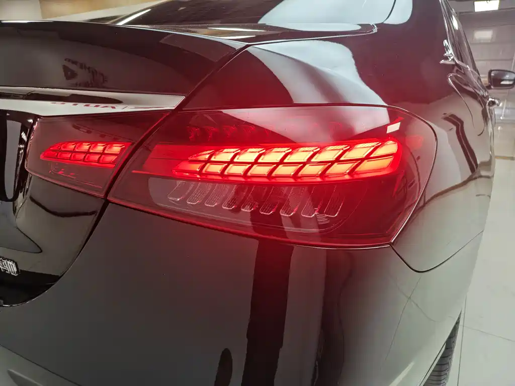 Mercedes-Benz E-Class 2023 — фото 29