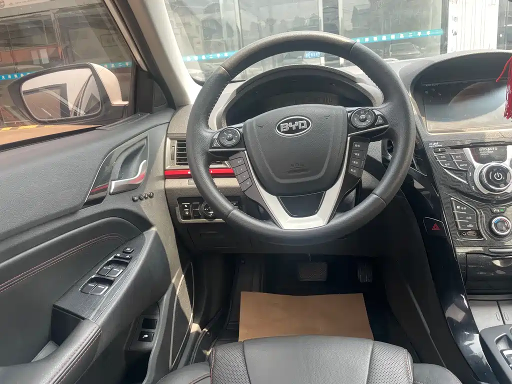 BYD Qin NEV 2015 — фото 12