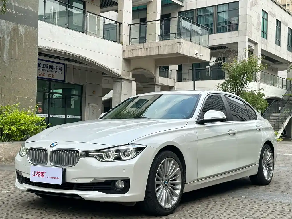 BMW 3 Series 2018 — фото 1