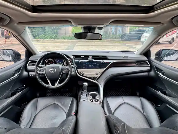 Toyota Camry 2019