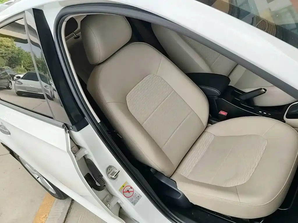 Skoda Rapid 2015 — фото 25