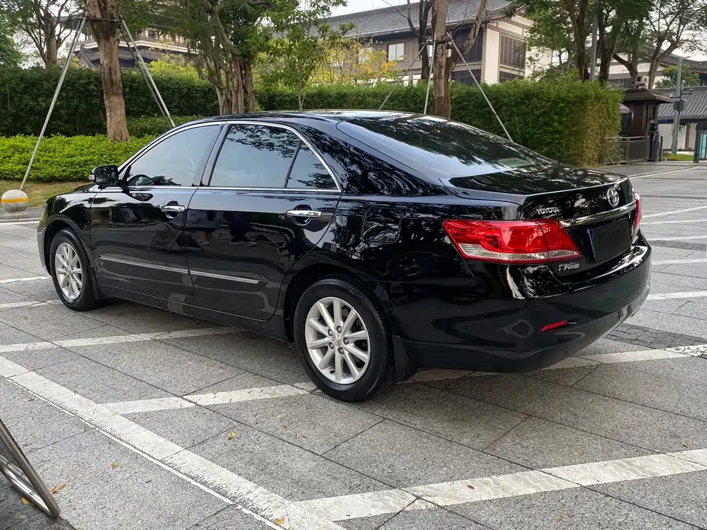 Toyota Camry 2011 — фото 17