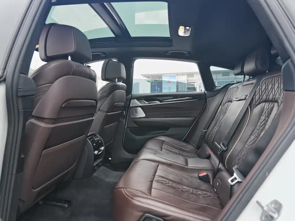 BMW 6 Series GT 2019 — фото 12
