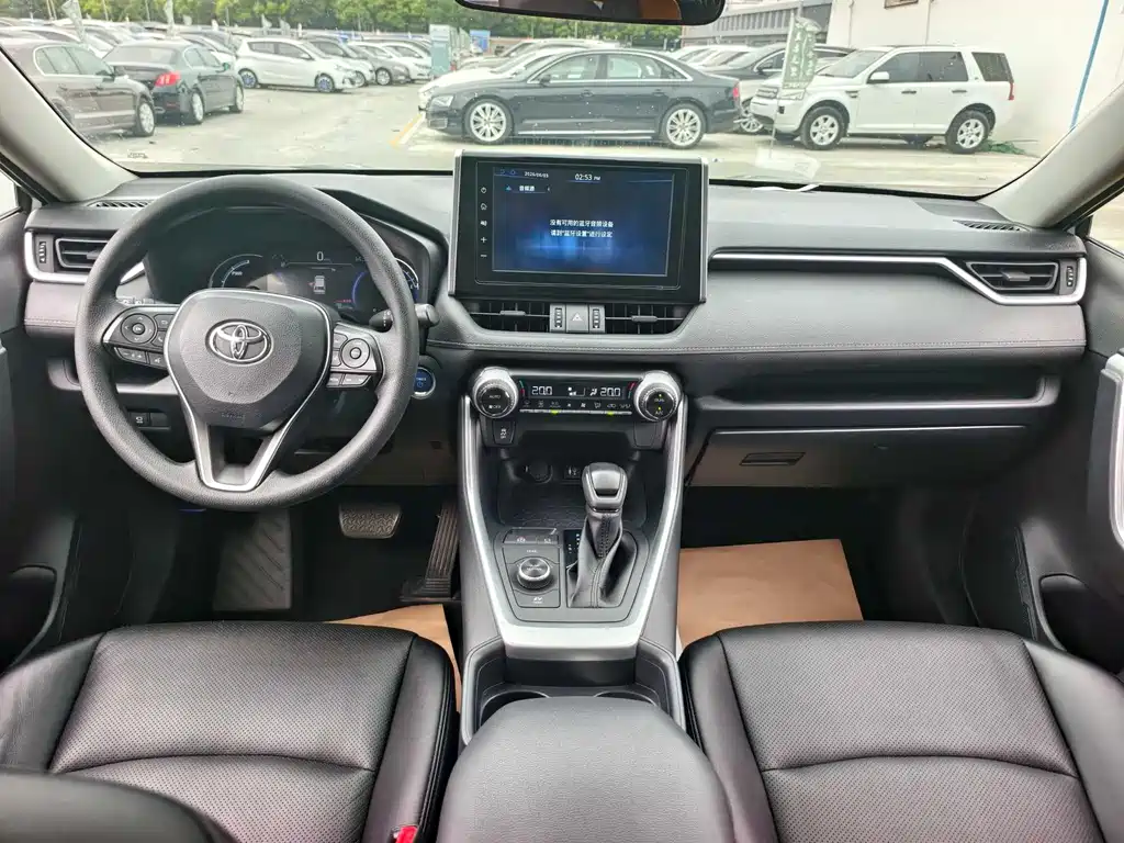 Toyota RAV4 2020 — фото 11