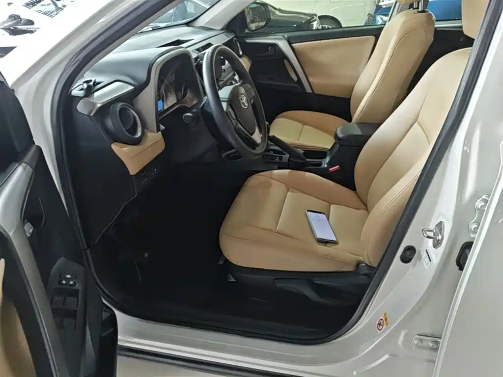 Toyota RAV4 2018 — фото 15