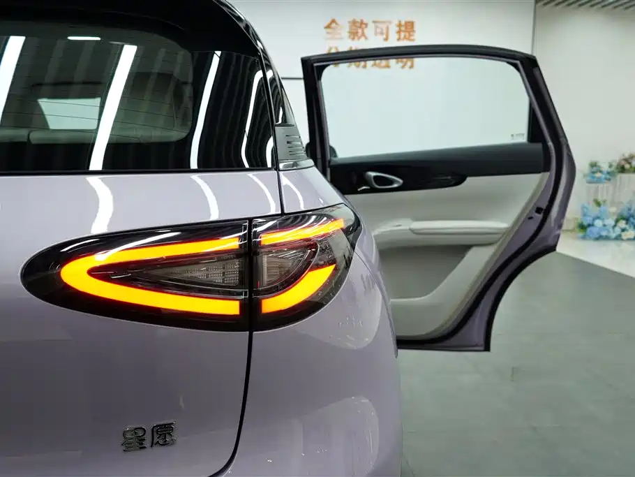 Geely Galaxy Starwish 2025 — фото 8
