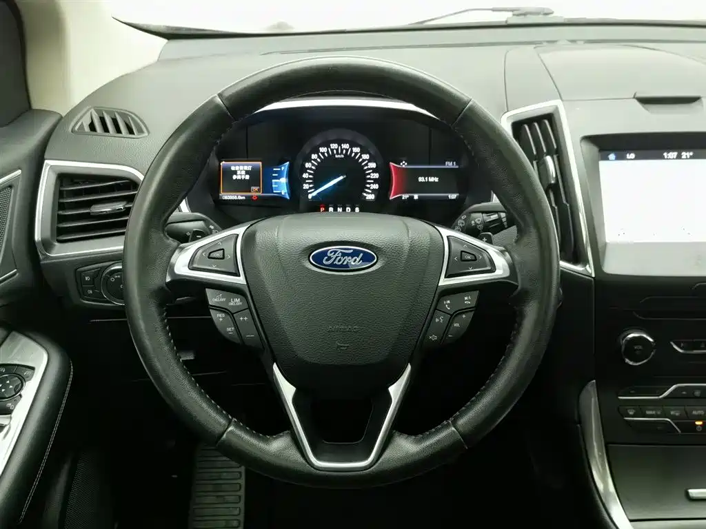 Ford Edge 2017 — фото 11