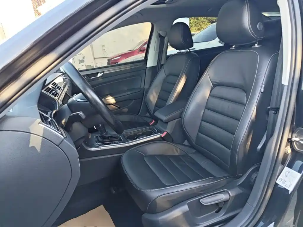 Volkswagen Passat 2018 — фото 15