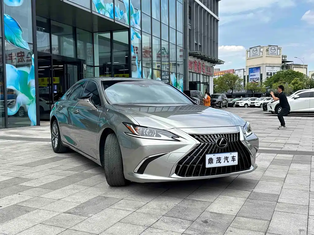Lexus ES 2022 — фото 7