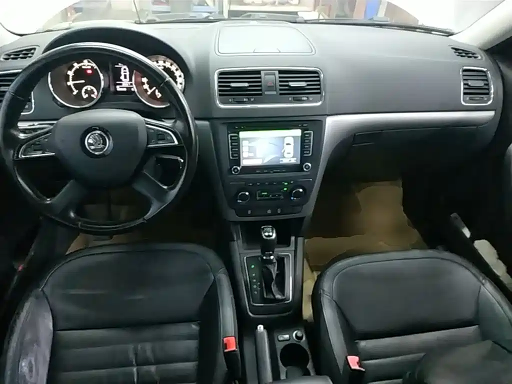 Skoda Yeti 2014 — фото 10