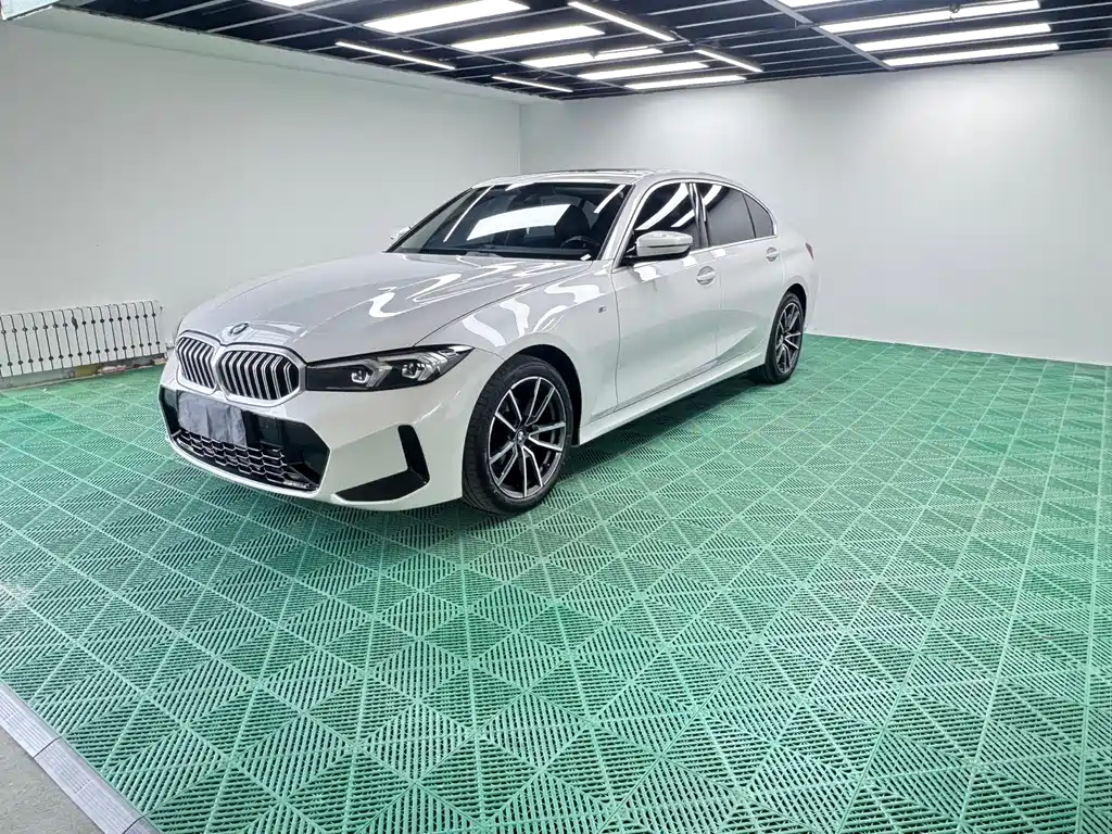 BMW 3 Series 2023 — фото 1