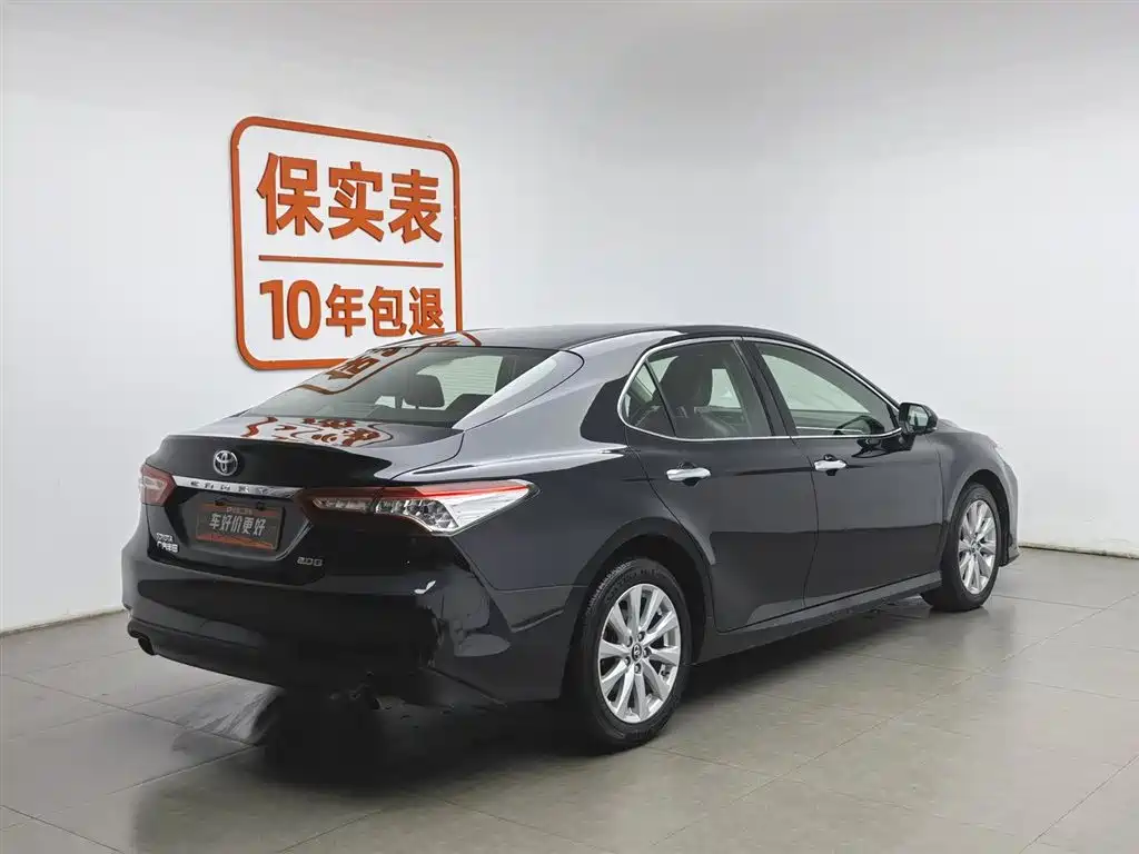 Toyota Camry 2018 — фото 2