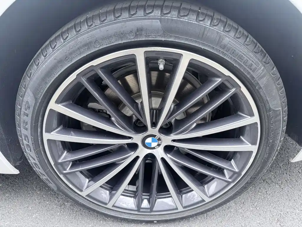 BMW 5 Series 2023 — фото 16