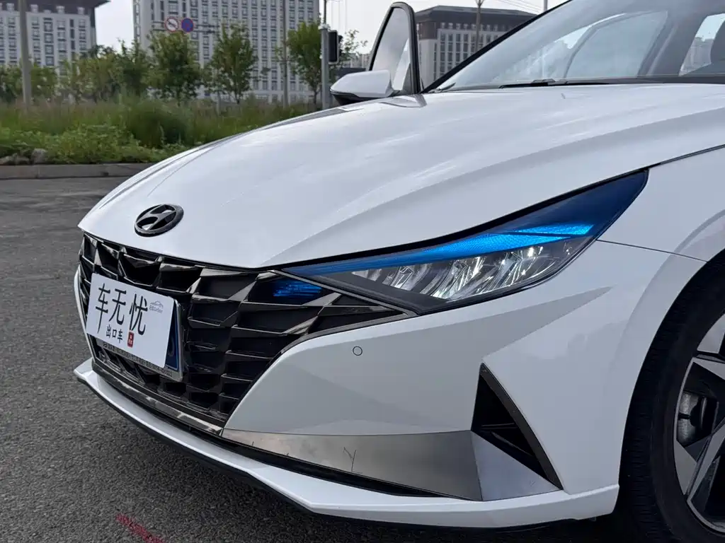 Hyundai Elantra 2023 — фото 17