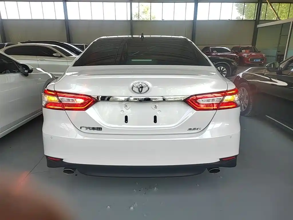Toyota Camry 2022 — фото 4