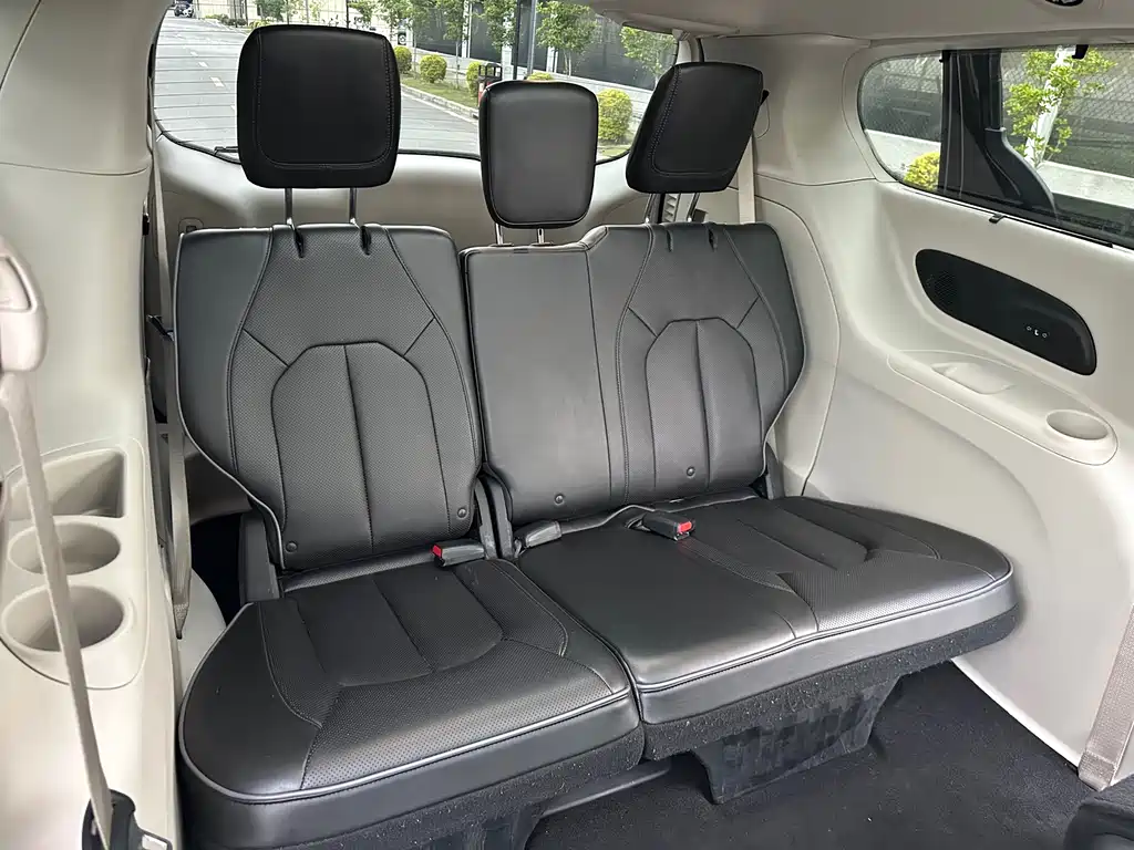 Chrysler Grand Voyager 2017 — фото 34