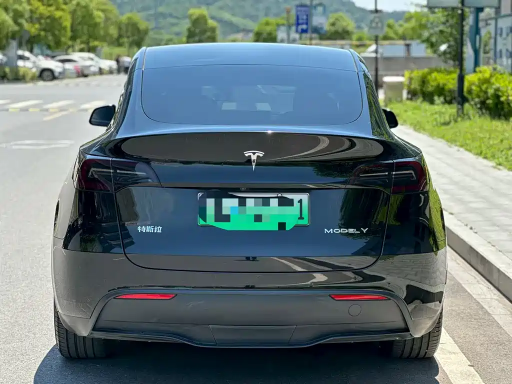 Tesla Model Y 2022 — фото 9